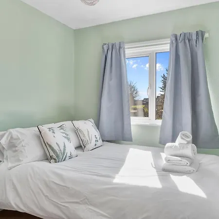 Beautiful 3 Bed In The Heart Of Flookburgh - Pass The Keys بيت للعطل غْرانج أوفار ساندس