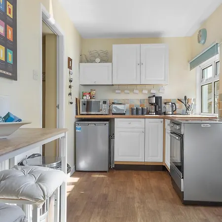 Beautiful 3 Bed In The Heart Of Flookburgh - Pass The Keys غْرانج أوفار ساندس