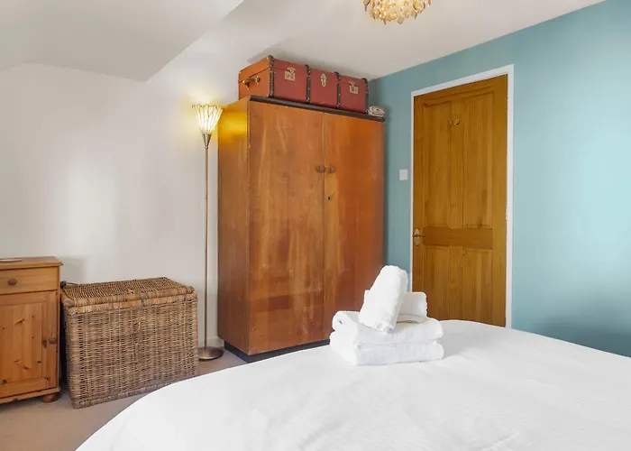 Beautiful 3 Bed In The Heart Of Flookburgh - Pass The Keys *