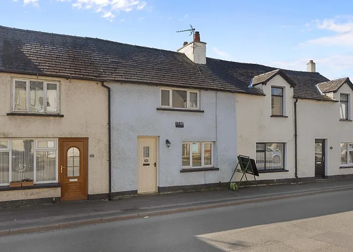 Beautiful 3 Bed In The Heart Of Flookburgh - Pass The Keys